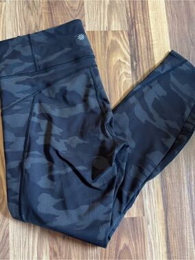 Athleta Women’s Rainier Reflective Tight Leggings in Black Camo, Size Medium